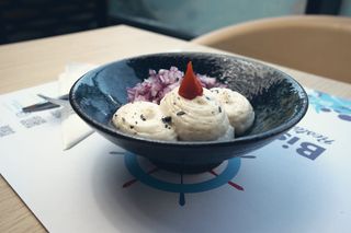 Icre de stiuca cu ceapa rosie