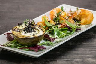 Creveti Flambé cu avocado grill 