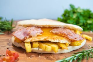 Sandwich pui și bacon