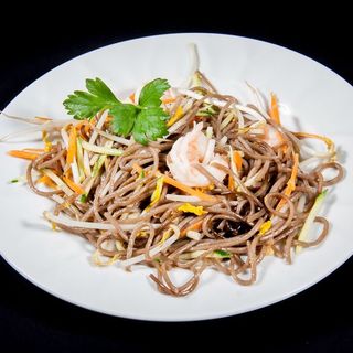 Soba saltato con gamberi