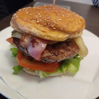 Hamburguesa Completa Con Huevo