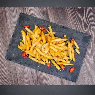 Cartofi prajiti cu parmezan, usturoi si patrunjel