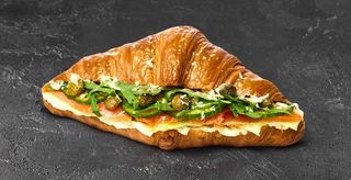 Croissant Francuski Z Łososiem i Kaparami