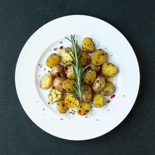 Patate della casa al rosmarino e peperoncino