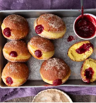 Bombolone alla marmellata di fragola