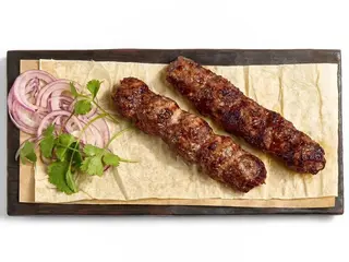 Люля-кебаб з добірної баранини та сиром дорблю (200/30g)