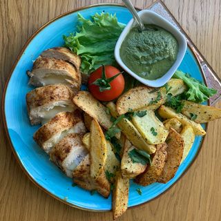 Հավի կրծքամիս պանրով և պեստո սոուսով 