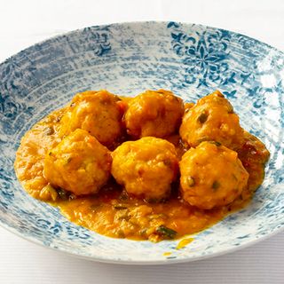 Albóndigas de rape y gambas guisadas a la marinera
