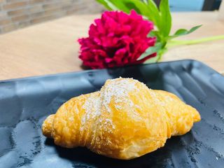 Мини кроасан с пълнеж ягода