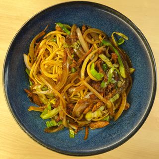 Noodles Saltati con Suino e Pepe Nero