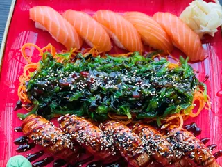 Sake Nigiri Set