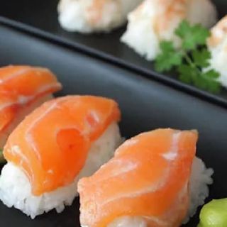 Nigiri De Salmón (4 Uds.)