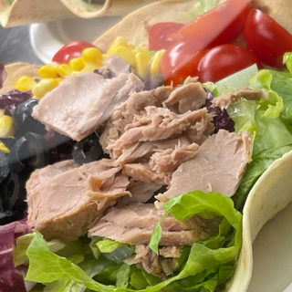 Insalatona di tonno mais olive e carote 