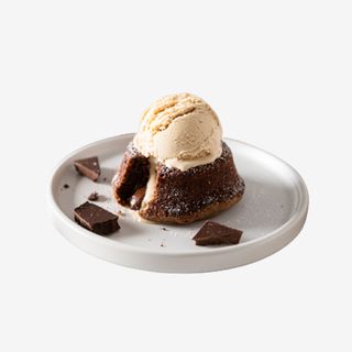 Lava cake cu ciocolată belgiană și înghețată