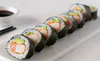 F2 Roll fritto con salmone, avocado