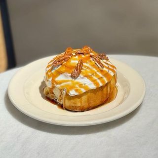 სინაბანსი კარამელით და პეკანით Cinnabuns-Caramel & Pecan Roll