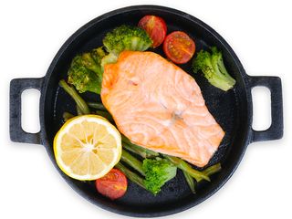 Лосось з броколі та спаржею (400g)