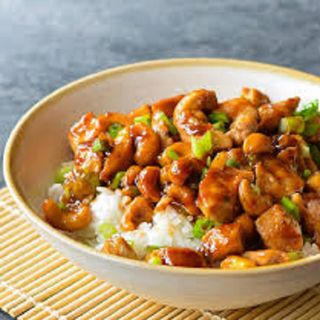Stir fried chicken with cashew nuts