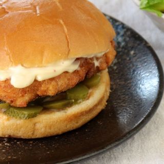 Hamburguesa Con Pollo Y Queso