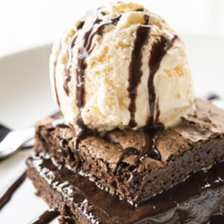 Brownie de Chocolate con Helado