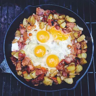 Huevos Rotos Con Chorizo