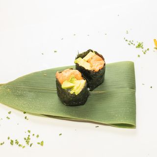 Gunkan de salmón y aguacate (2 uds.)
