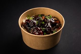 Chiftele de pui cu sos teriyaki si orez cu legume