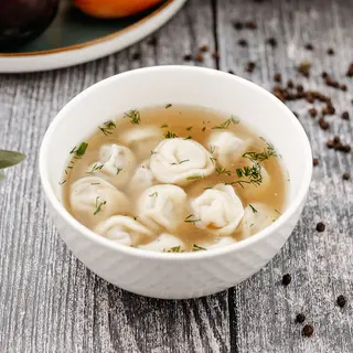 Пельмени с бульоном