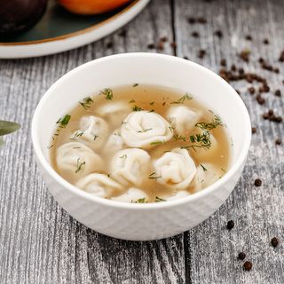 Пельмени с бульоном