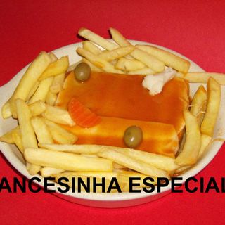 Francesinha Especial com Bife e Ovo