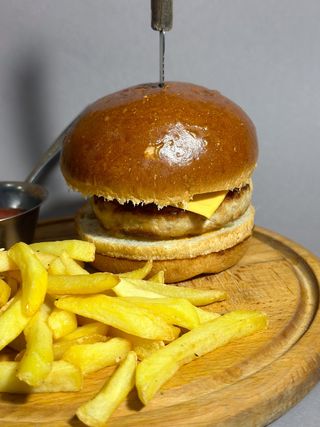 Бургер з куркой (300 гр)