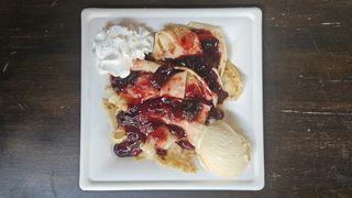 Clătite cu dulceață de vișine