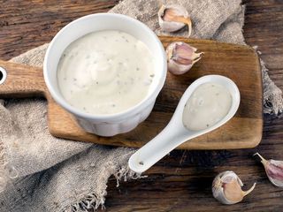 Sos śmietankowo-czosnkowy 50g