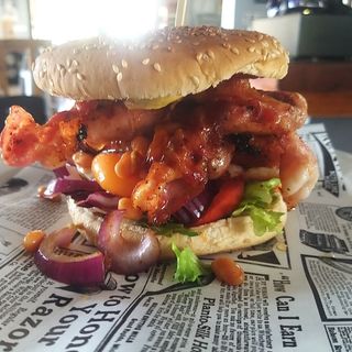 BREAKFAST BURGER. HAMBURGUESA LONGANIZA