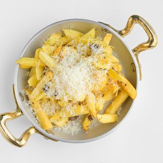 Cartofi prăjiți cu parmezan și trufe (200 g)