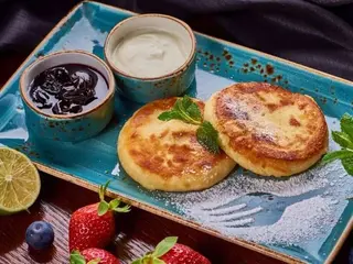 Сирники з творогу з родзинками 3 шт (180г)