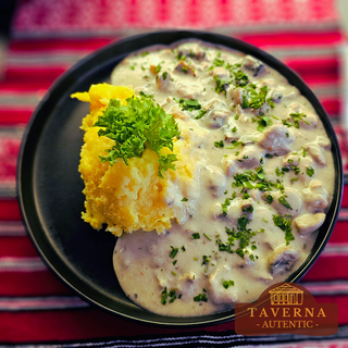 Ciulama de pui cu ciuperci si mamaliguta