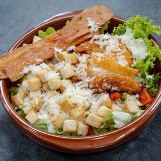 Ensalada César Con Pollo Crujiente