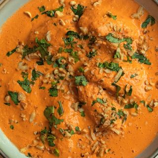 ქათმის ფილე თხილის სოუსით / Chicken Fillet with Hazelnut Sauce