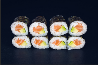 11. Хосомаки сьомга и авокадо (8бр)