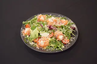 Salată cu somon