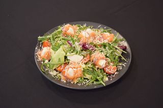Salată cu somon