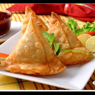 Menú samosa 4  ud con patatas y refresco 