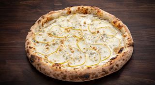 Піца з грушею та дор-блю