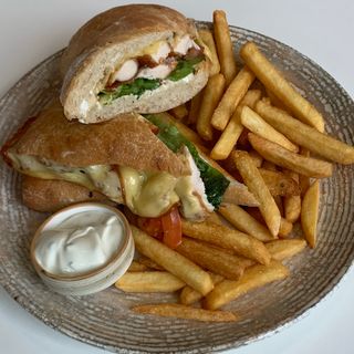 Sendvič sa pohovanom piletinom 450g