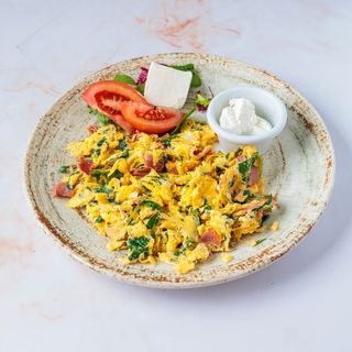 Kajgana sa spanaćem i pršutom