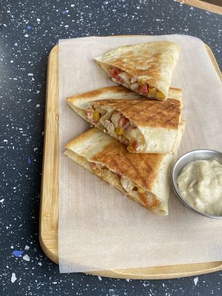 Кесаділья з курчам (280г)