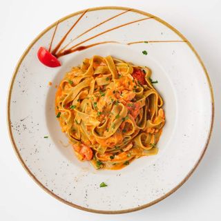 Zelene tagliatelle sa lososom