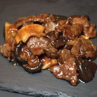 Ternera De Bambú Y Setas Chinas