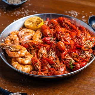 Platou cu Raci & Creveți în vin și usturoi - 1kg